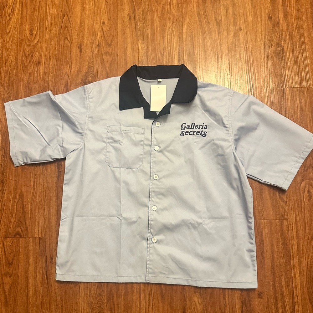 Galleria Secrets Light Blue Short Sleeve Work Shirt with Black Collar